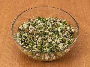  " ></li>
<li>Salată de pansament cu maioneză, puteți face de casă (rețeta este pe la servire, așezați-vă pe bolurile de salată porționate.  <img src="/wp-content/uploads/images/salat_majskij_foo_8.jpg" alt=