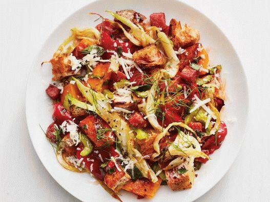 Foto salată panzanella cu dovleac și salam