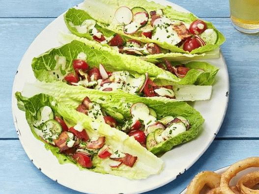 Salată foto cu sos de bacon și ranch în bărci