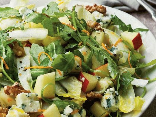 Salată foto cu endive, portocale și brânză Roquefort
