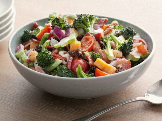 Salată foto cu broccoli și roșii