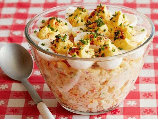 Salată foto cu paste și ouă umplute