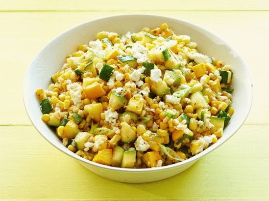 Salată foto cu orz perlat, porumb și dovlecel