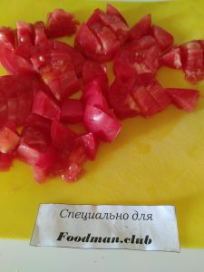  " ></li>
<li>Cojiți și tocați oul.  Am folosit un tăietor de ou, dar puteți și un cuțit.  Adăugați ouăle și lintea fiartă în roșii.  <img src="/wp-content/uploads/images/salat_s_pomidorami_i_chechevicej_foo_4.jpg"alt=