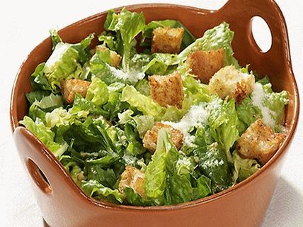 Salată foto cu rom, crutoane și parmezan