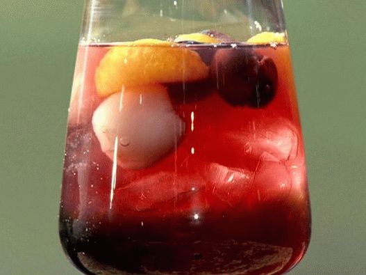 Foto Sangria pe vin de prune