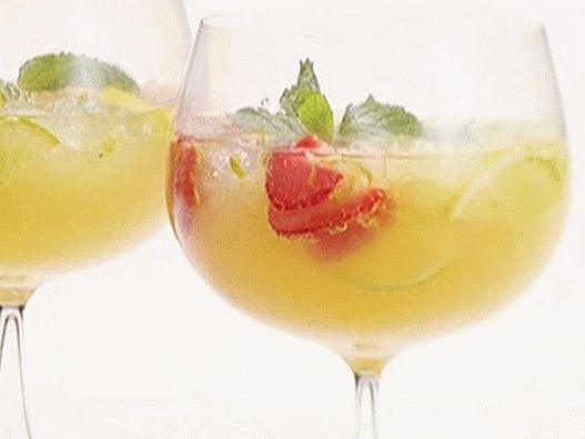 Foto cu Sangria cu șampanie
