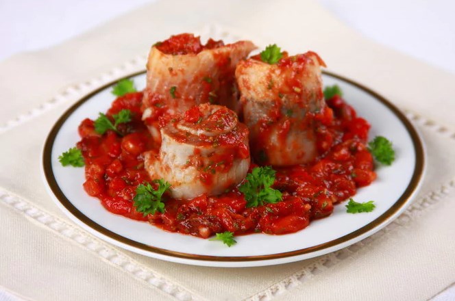  " ></p>
<ul>
<li>
<p>Timp de gătit </p>
<div id="toc_container" class="no_bullets"><p class="toc_title">Contents</p><ul class="toc_list"><ul><li><ul><li><a href="#2h_20min"><span class="toc_number toc_depth_3">0.0.1</span> 2h 20min </a></li><li><a href="#Fel_de_mancare_simpla"><span class="toc_number toc_depth_3">0.0.2</span> Fel de mâncare simplă </a></li><li><a href="#1576kcal"><span class="toc_number toc_depth_3">0.0.3</span> 157,6kcal </a></li><li><a href="#reteta"><span class="toc_number toc_depth_3">0.0.4</span> rețetă </a></li></ul></li><li><a href="#Hai_sa_incepem"><span class="toc_number toc_depth_2">0.1</span> Hai să începem! </a></li></ul></li><li><a href="#Ingredientele"><span class="toc_number toc_depth_1">1</span> Ingredientele </a><ul><li><a href="#O_treaba_grozava"><span class="toc_number toc_depth_2">1.1</span> O treabă grozavă </a></li></ul></li><li><a href="#pasi"><span class="toc_number toc_depth_1">2</span> pași </a><ul><li><ul><li><ul><li><a href="#Cuvinte_cheie"><span class="toc_number toc_depth_4">2.0.0.1</span> Cuvinte cheie: </a></li></ul></li></ul></li></ul></li></ul></div>
<h4><span id="2h_20min"><time>2h 20min </time></span></h4>
</li>
<li>Dificultate la rețetă<br />
<h4><span id="Fel_de_mancare_simpla">Fel de mâncare simplă </span></h4>
</li>
<li>Valoarea energetică<br />
<h4><span id="1576kcal">157,6kcal </span></h4>
</li>
<li>evaluare </li>
<li>
<h4><span id="reteta">rețetă </span></h4>
</li>
</ul>
<p>Heringul ușor sărat poate fi gătit inițial și gustos masă de vacanță acasă.  Doar rolați fileul în rulouri și stați în sos de piper dulce murat cu roșii paste si ceapa. </p>
<h3><span id="Hai_sa_incepem">Hai să începem! </span></h3>
<h2><span id="Ingredientele">Ingredientele </span></h2>
<p>0/5 ingrediente </p>
<ul>
<li><label>File de hering în ulei – 1 kg. </label></li>
<li><label>Ardei murati – 300 gr. </label></li>
<li><label>Ceapă – 1 buc. </label></li>
<li><label>Pasta de rosii – 2 linguri. </label></li>
<li><label>Patrunjel – 4 ramuri </label></li>
</ul>
<p><time>2ч 20мин</time><time>2ч 20мин</time> 157,6</p>
<h3><span id="O_treaba_grozava">O treabă grozavă </span></h3>
<p>Buna pofta, sper sa te distrezi cu noi! </p>
<h2><span id="pasi">pași </span></h2>
<p>Pași făcuți: 0/0 </p>
<ol>
<li>
<p>Scoatem fileul de hering din ulei și îl înmuiem cu hârtie prosoape.  Tăiați bucățile pregătite în jumătate, pliați în rulouri, se fixează cu scobitori și se pun într-un bol. <img src="/wp-content/uploads/images/seledka_v_souse_iz_perca_foo_2.jpg"alt=