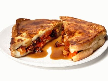 Photo sandwich francez cu smochine, caise uscate și nuci