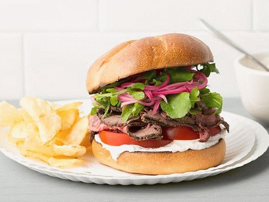 Photo Sandwich cu carne de vită și unt