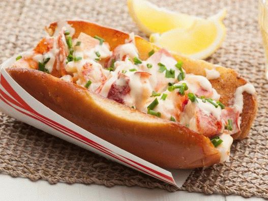 Sandwich de homar foto cu sos de vin alb