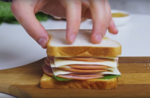 Sandwich cu șuncă și brânză - 1