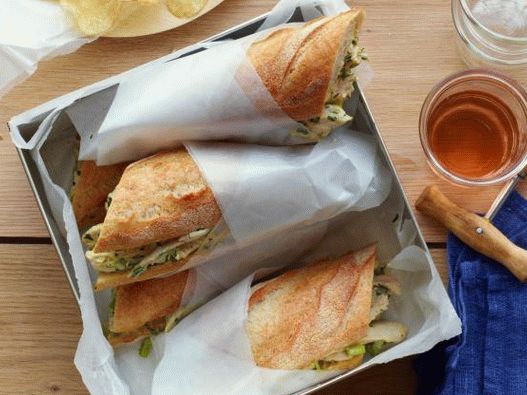 Sandwich-uri cu salată de pui foto