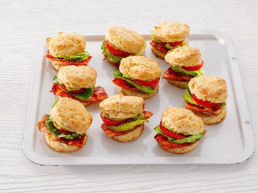 Sandwich-uri cu fotografii cu chiflele de biscuiți neindulcit