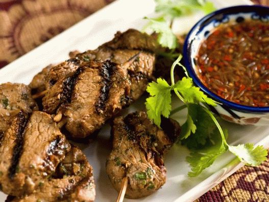 Photo Kebabs de porc cu sos de chili