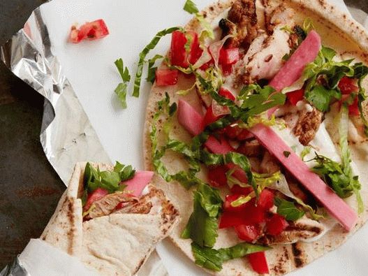 Fotografia Shawarma cu pui, napi și sfeclă