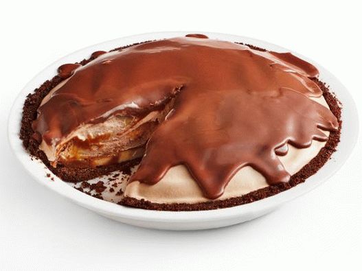 Tort de ciocolată cu înghețată, banane și caramel