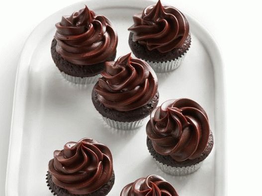 Mini cupcakes de ciocolată cu cremă ganache