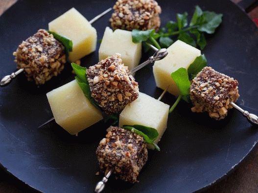 Brochete foto cu brânză spaniolă și marmeladă de gutui