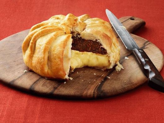 Brânză foto brie cu compot de smochine, coapte în patiserie cu puf