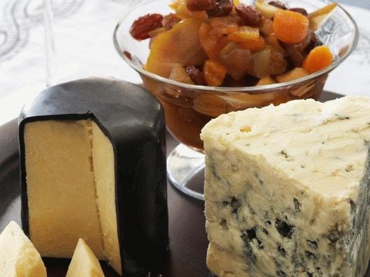 Placă de brânză foto cu compot de fructe uscate de iarnă