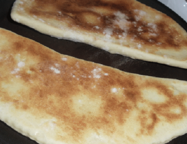  " ></p>
<ul>
<li>
<p>Timp de gătit </p>
<div id="toc_container" class="no_bullets"><p class="toc_title">Contents</p><ul class="toc_list"><ul><li><ul><li><a href="#30_min"><span class="toc_number toc_depth_3">0.0.1</span> 30 min </a></li><li><a href="#Farfurie_medie"><span class="toc_number toc_depth_3">0.0.2</span> Farfurie medie </a></li><li><a href="#25626kcal"><span class="toc_number toc_depth_3">0.0.3</span> 256.26kcal </a></li><li><a href="#reteta"><span class="toc_number toc_depth_3">0.0.4</span> rețetă </a></li></ul></li><li><a href="#Hai_sa_incepem"><span class="toc_number toc_depth_2">0.1</span> Hai să începem! </a></li></ul></li><li><a href="#Ingredientele"><span class="toc_number toc_depth_1">1</span> Ingredientele </a><ul><li><a href="#O_treaba_grozava"><span class="toc_number toc_depth_2">1.1</span> O treabă grozavă </a></li></ul></li><li><a href="#pasi"><span class="toc_number toc_depth_1">2</span> pași </a><ul><li><ul><li><ul><li><a href="#Cuvinte_cheie"><span class="toc_number toc_depth_4">2.0.0.1</span> Cuvinte cheie: </a></li></ul></li></ul></li></ul></li></ul></div>
<h4><span id="30_min"><time>30 min </time></span></h4>
</li>
<li>Dificultate la rețetă<br />
<h4><span id="Farfurie_medie">Farfurie medie </span></h4>
</li>
<li>Valoarea energetică<br />
<h4><span id="25626kcal">256.26kcal </span></h4>
</li>
<li>evaluare </li>
<li>
<h4><span id="reteta">rețetă </span></h4>
</li>
</ul>
<p>Spanacul este un produs foarte sănătos, dar gustul său nu este deloc tuturor.  Și în combinația care este prezentată în rețetă, el vă poate se îndrăgostește.  Tortilă delicată și aromată făcută de casă cu trei tipuri de brânză, cu siguranță îți va plăcea. </p>
<h3><span id="Hai_sa_incepem">Hai să începem! </span></h3>
<h2><span id="Ingredientele">Ingredientele </span></h2>
<p>0/12 ingrediente </p>
<ul>
<li><label>Ouă – 2 buc. </label></li>
<li><label>Crema acru – 150 gr </label></li>
<li><label>Cascaval – 100 gr </label></li>
<li><label>Sare – 1 lingură </label></li>
<li><label>Soda – 0,25 lingurita </label></li>
<li><label>Faina – 3,5-4 linguri </label></li>
<li><label>Cascaval – 100 gr (până la umplutură) </label></li>
<li><label>Brânză tare – 100 gr (până la umplutură) </label></li>
<li><label>Brânză Roquefort – 100 gr (până la umplutură) </label></li>
<li><label>Brânza Brynza – 100 gr (până la umplutură) </label></li>
<li><label>Crema acru – 3 linguri (toppings) </label></li>
<li><label>Spanac – un buchet </label></li>
</ul>
<p><time>30 мин</time><time>30 мин</time> 256.26</p>
<h3><span id="O_treaba_grozava">O treabă grozavă </span></h3>
<p>Buna pofta, sper sa te distrezi cu noi! </p>
<h2><span id="pasi">pași </span></h2>
<p>Pași făcuți: 0/0 </p>
<ol>
<li>Amestecă toate ingredientele pentru aluat.  Frământați aluatul, nu lipicios la mâini, lăsați-l timp de 30 de minute. </li>
<li>Dezgheț și prăjiți spanacul, brânză tare – freca. </li>
<li>Mash brânză de căsuță, brânză feta și Roquefort cu o furculiță. </li>
<li>Adaugă amestecul de spanac, brânză tare, smântână și amestecă asta e tot.  <img src="/wp-content/uploads/images/sirnie_lepeshki_so_shpinatom_i_tvorogom_foo_2.png"alt=