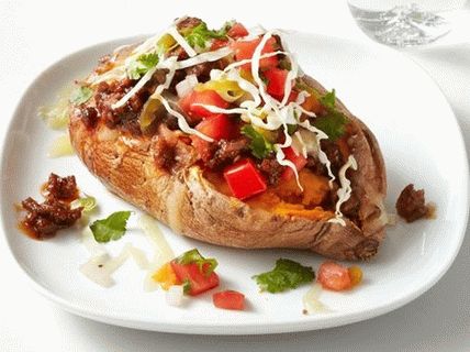 Foto cu cartofi dulci umpluți cu chili