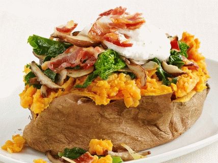 Foto Cartofi dulci cu pancetta, ciuperci shiitake și rapini