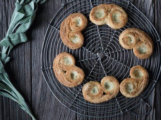 Photo Puff urechi (puff pastry snack)