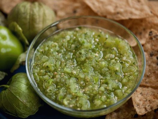 Fotografie cu sos de salsa de legume fizalis (salsa verde)