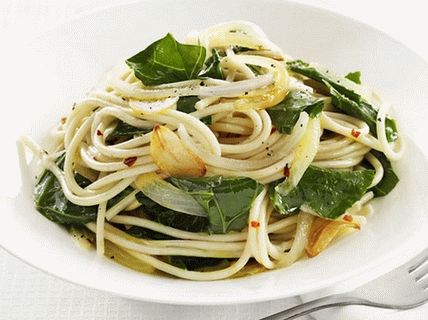 Foto cu Spaghetti cu usturoi și varză de kale