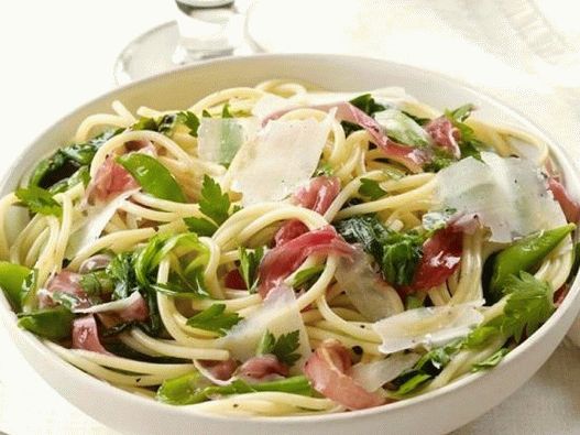 Foto cu Spaghetti cu mazăre de zahăr și prosciutto