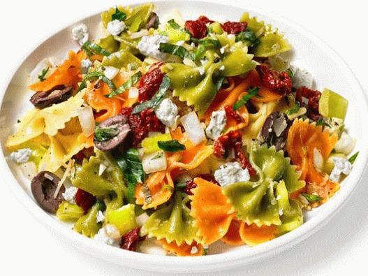 Salată de paste mediteraneene foto
