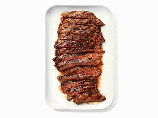 Foto cu Steak Flank Steef în Bloody Mary Marinade