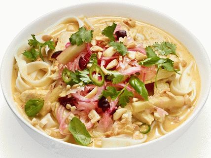 Supa de Curry Photo cu pui, arahide și legume murate