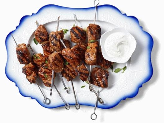 Fotografia lui Suvlaki din piciorul unui miel