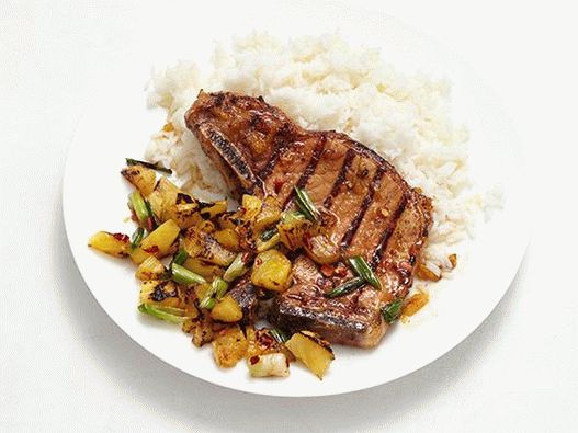 Lănțișor de porc foto cu salsa ananas