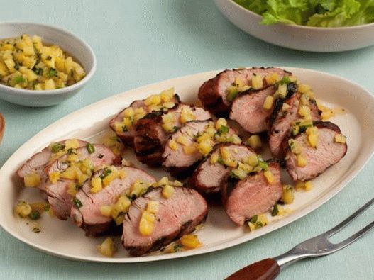 Foaie de porc la grătar foto cu chutney ananas-menta