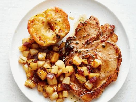 Foto Friptura de porc la os cu mere coapte