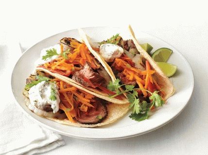 Foto cu Taco carne asada cu morcovi și ardei