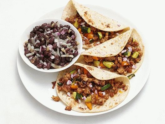 Foto Tacos cu carne de porc și fasole neagră