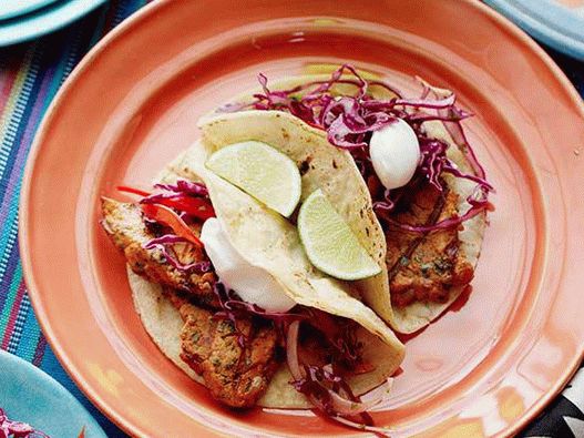 Foto de Tacos cu carne de porc la grătar și varză roșie
