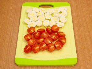  " ></li>
<li>Folosind o seringă de patiserie, așezați mousse-ul de ficat tartlets.  <img src="/wp-content/uploads/images/tartaletki_s_pechenochnim_mussom_foo_4.jpg"alt=