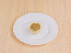  " ></li>
<li>Puneți jeleu de rodie pe mousse.  <img src="/wp-content/uploads/images/tartaletki_s_pechenochnim_pashtetom_i_granatovim_zhele_foo_6.jpg"alt=