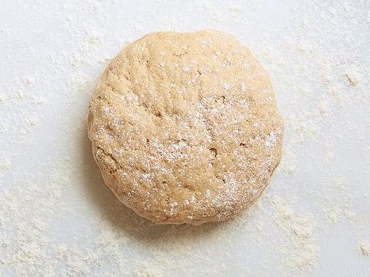 Foto Aluat de pizza făcut din făină integrală