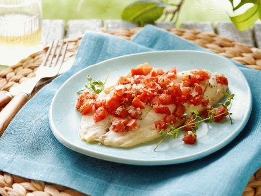 Foto Tilapia cu legume într-o folie la cuptor