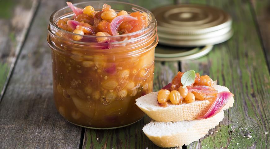  " ></p>
<ul>
<li>
<p>Timp de gătit </p>
<div id="toc_container" class="no_bullets"><p class="toc_title">Contents</p><ul class="toc_list"><ul><li><ul><li><a href="#1_ora"><span class="toc_number toc_depth_3">0.0.1</span> 1 oră </a></li><li><a href="#Farfurie_medie"><span class="toc_number toc_depth_3">0.0.2</span> Farfurie medie </a></li><li><a href="#9057kcal"><span class="toc_number toc_depth_3">0.0.3</span> 90.57kcal </a></li><li><a href="#reteta"><span class="toc_number toc_depth_3">0.0.4</span> rețetă </a></li></ul></li><li><a href="#Hai_sa_incepem"><span class="toc_number toc_depth_2">0.1</span> Hai să începem! </a></li></ul></li><li><a href="#Ingredientele"><span class="toc_number toc_depth_1">1</span> Ingredientele </a><ul><li><a href="#O_treaba_grozava"><span class="toc_number toc_depth_2">1.1</span> O treabă grozavă </a></li></ul></li><li><a href="#pasi"><span class="toc_number toc_depth_1">2</span> pași </a><ul><li><ul><li><ul><li><a href="#Cuvinte_cheie"><span class="toc_number toc_depth_4">2.0.0.1</span> Cuvinte cheie: </a></li></ul></li></ul></li></ul></li></ul></div>
<h4><span id="1_ora"><time>1 oră </time></span></h4>
</li>
<li>Dificultate la rețetă<br />
<h4><span id="Farfurie_medie">Farfurie medie </span></h4>
</li>
<li>Valoarea energetică<br />
<h4><span id="9057kcal">90.57kcal </span></h4>
</li>
<li>evaluare </li>
<li>
<h4><span id="reteta">rețetă </span></h4>
</li>
</ul>
<p>Sos delicios și dulce acru, îți diversifică casa meniul.  Gatiti-l pentru carne si pasare. </p>
<h3><span id="Hai_sa_incepem">Hai să începem! </span></h3>
<h2><span id="Ingredientele">Ingredientele </span></h2>
<p>0/9 ingrediente </p>
<ul>
<li><label>Roșii – 1 kg. </label></li>
<li><label>Mere dulci și acre – 750 gr. </label></li>
<li><label>Zahar brun – 370 gr. </label></li>
<li><label>Ceapa rosie – 3 buc. </label></li>
<li><label>Stafide – 250 gr. </label></li>
<li><label>Ardei iute verde – 1 buc. </label></li>
<li><label>Oțet de cidru de mere – 300 ml. </label></li>
<li><label>Radacina de ghimbir – 2 cm. </label></li>
<li><label>Sare – 2 lingurițe </label></li>
</ul>
<p><time>1 ч</time><time>1 ч</time> 90.57</p>
<h3><span id="O_treaba_grozava">O treabă grozavă </span></h3>
<p>Buna pofta, sper sa te distrezi cu noi! </p>
<h2><span id="pasi">pași </span></h2>
<p>Pași făcuți: 0/0 </p>
<ol>
<li>Albiți roșiile și curățați-le.  Tăiați grosolan și puneți într-o tigaie cu fundul gros.  <img src="/wp-content/uploads/images/tomatnij_chatni_foo_2.jpg" alt=