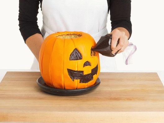 Tort cu bomboane de Halloween