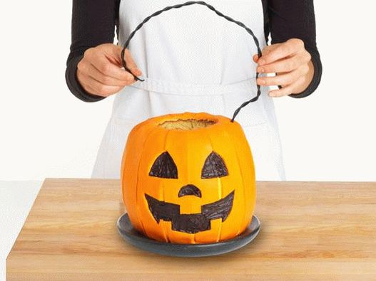 Tort cu bomboane de Halloween