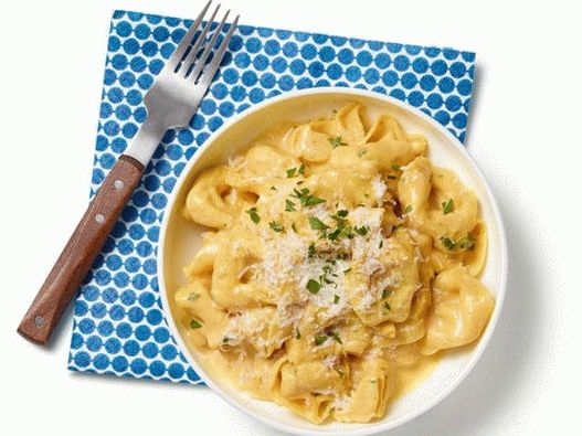 Foto de Tortellini cu brânză și sos de dovleac Alfredo